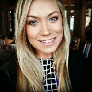 Meet your Posher, Caitlin