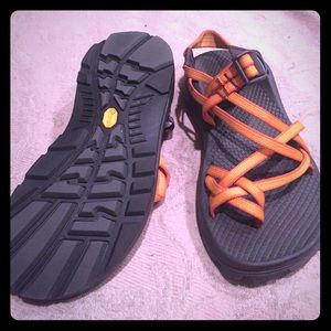 Chacos orange (two-toned)
