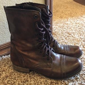 Like new Steve Madden combat boots