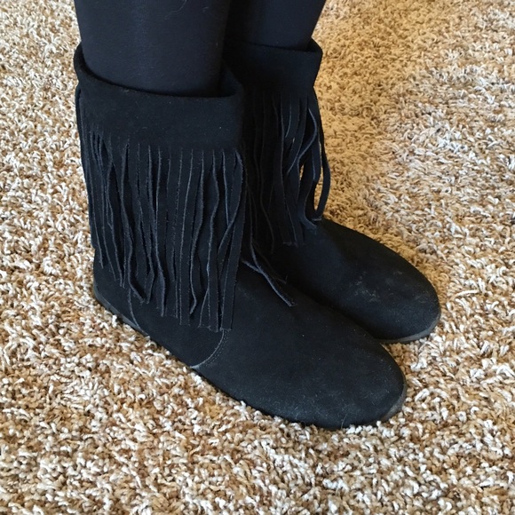 One layer black fringe booties