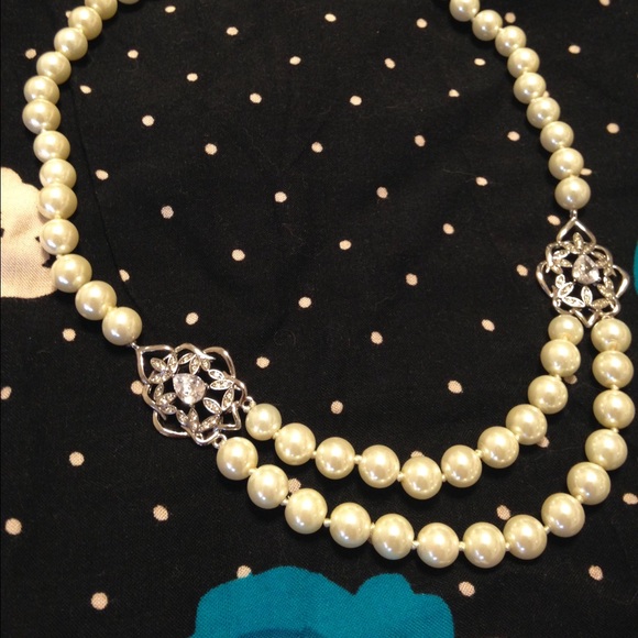 Pearl And Rhinestone Necklace - Picture 1 of 5