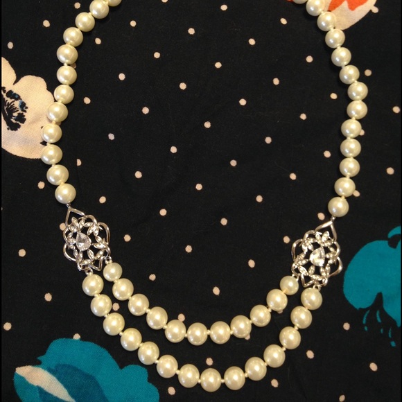 Pearl And Rhinestone Necklace - Picture 2 of 5