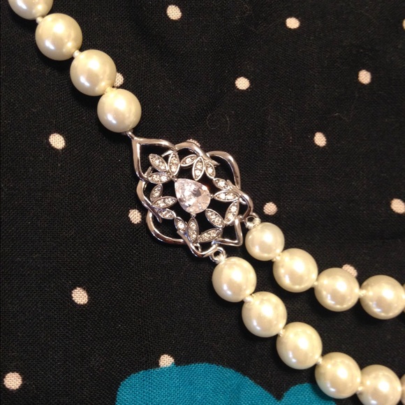 Pearl And Rhinestone Necklace - Picture 3 of 5