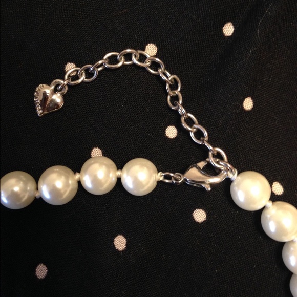 Pearl And Rhinestone Necklace - Picture 4 of 5