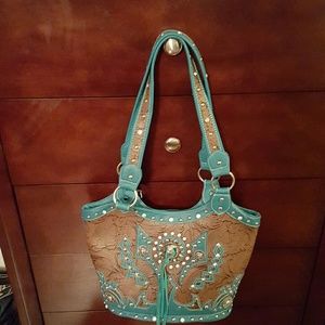 Large  shoulder bag new bought it dont like ut