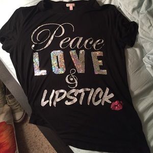 JUICY couture t shirt.. "Peace, love & lipstick 💋