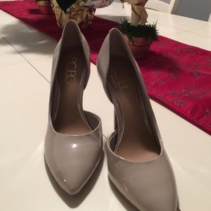 BCBG Taupe Patent Leather heels 7.5