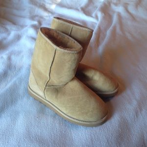 Perfect Condition Beige Short Ugg Boots