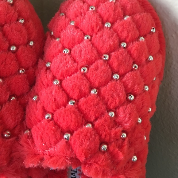 ❤️BNWT- Red Steve Madden slippers - Picture 2 of 3