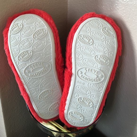 ❤️BNWT- Red Steve Madden slippers - Picture 3 of 3