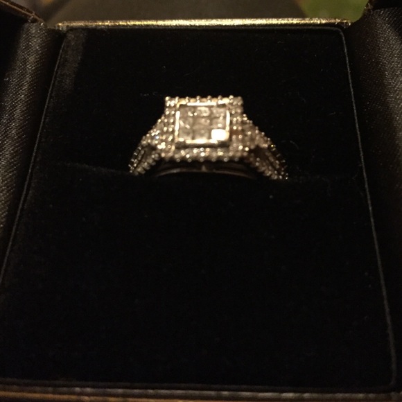 Princess cut multi diamond engagement ring - Picture 4 of 4