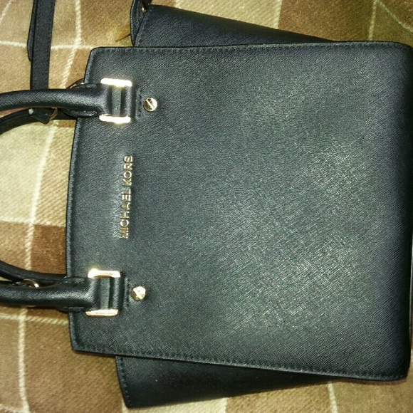 PENDING Michael Kors medium Selma