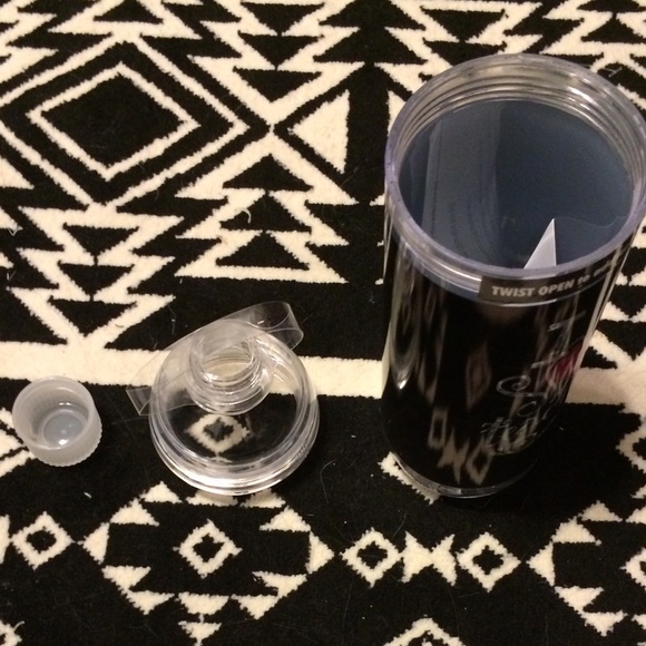 Reusable water bottle - Picture 2 of 2