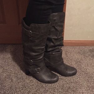 Mid-calf dark grey heel boots