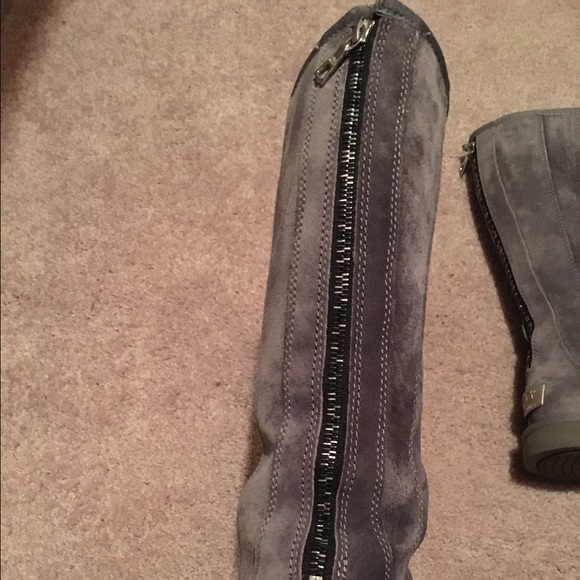 Uggs - Picture 2 of 4