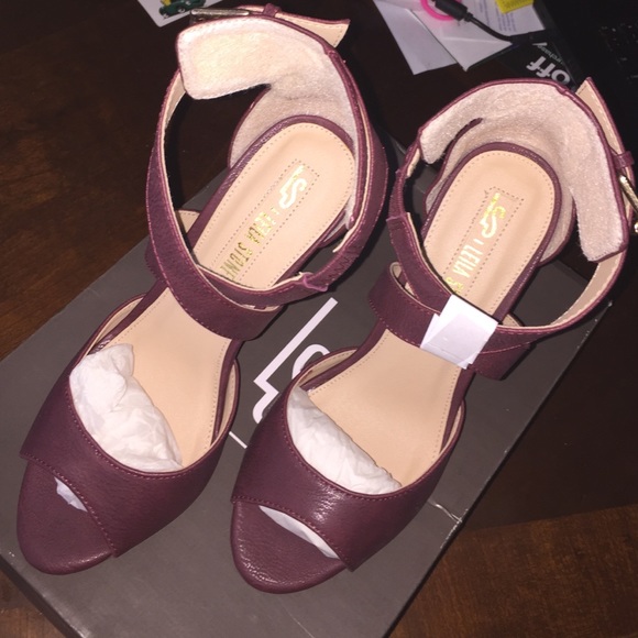 🎉🎉🎉Style Crush HP-8/7/16🔰NWT Britta Sexy Shoes - Picture 2 of 4