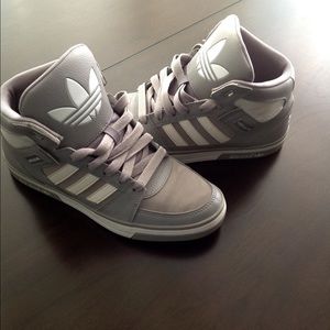 Youth size 6 woman's 8