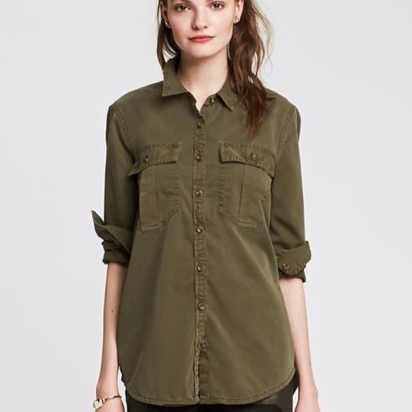 Banana Republic Tops - 🎉Host Pick🎉💃🏻Olive military soft wash shirt