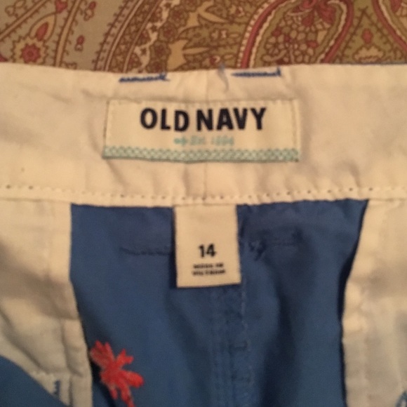 Old navy shorts - Picture 1 of 3