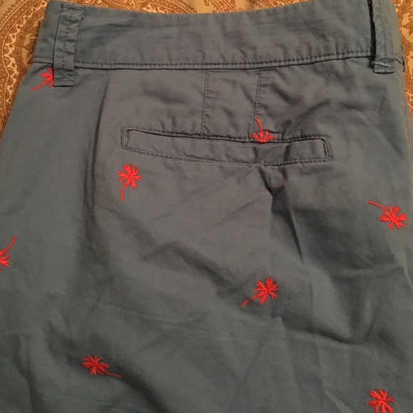 Old navy shorts - Picture 2 of 3