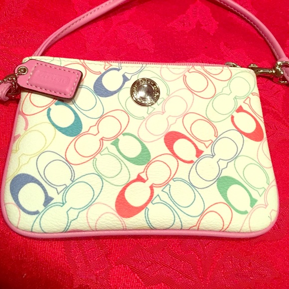 Color wristlet Coach