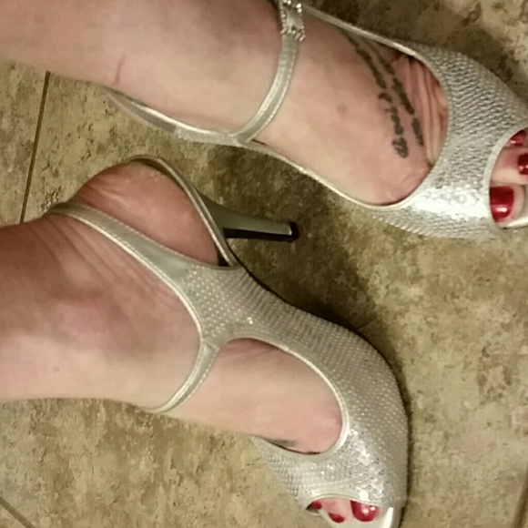 Shoes - Picture 4 of 4
