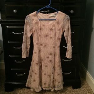 Short dress with half sleeves