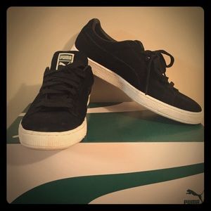 Black PUMA suede