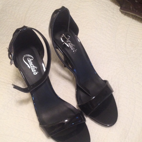 Black patent heels ( ankle strap) - Picture 2 of 2