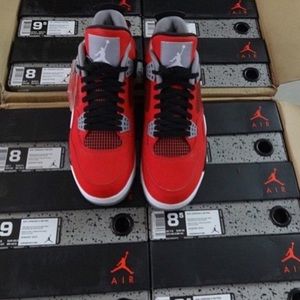 Retro Jordan 4 "Toros"