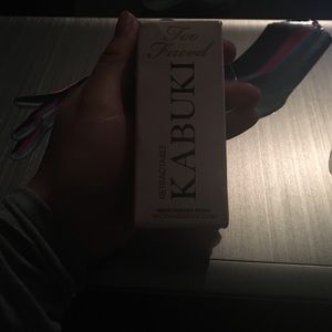 Too faced Multi-Tasking Brush