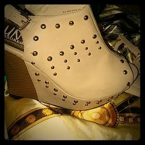 Cute open toed/sling back studded booties!