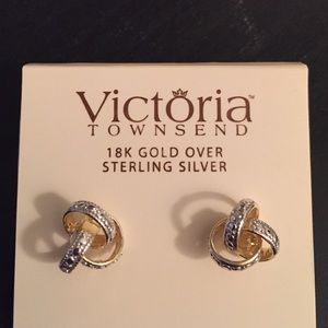 Victoria Townsend 18k gold knot earrings