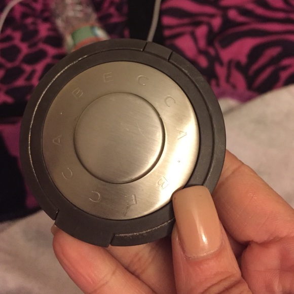 Becca highlighter in the color opal