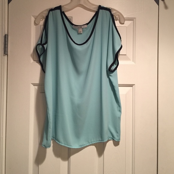 Loose forever21 blouse with cutout shoulders