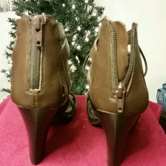 Shoes - Picture 2 of 4