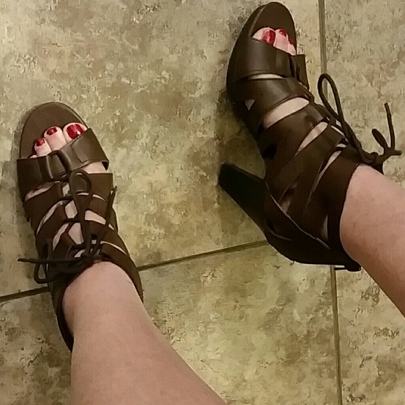 Shoes - Picture 4 of 4