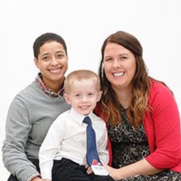 Meet your Posher, Kait - Picture 1 of 2