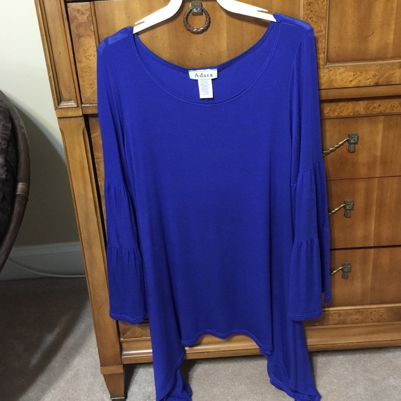 Blue side tail tunic top