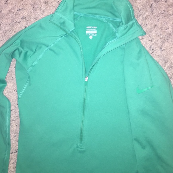 Nike pro half-zip
