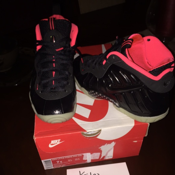 Size 7y yeezy foams condition is 8/10