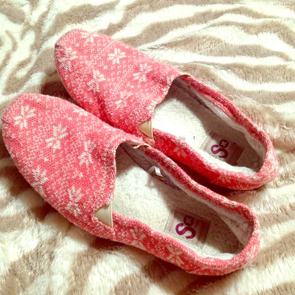 Winter print flats