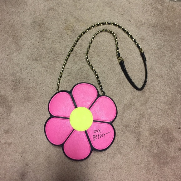 Betsey Johnson Handbags - Betsey Johnson Daisy Crossbody