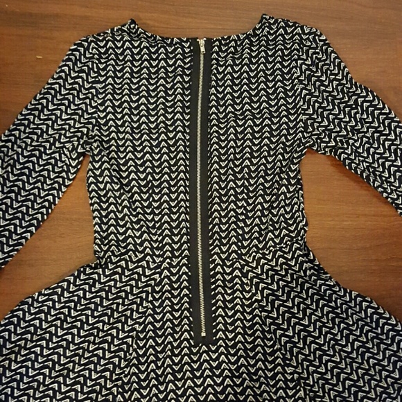 *SOLD IN BUNDLE* - Picture 2 of 3