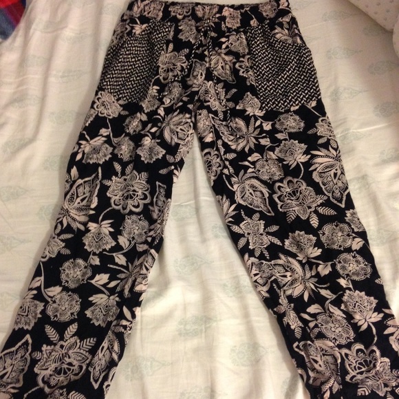 American Eagle flowy pants🌸