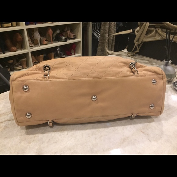 🚫🚫SOLD🚫🚫🚫💯 Chanel Lambskin quilted Handbag - Picture 4 of 4