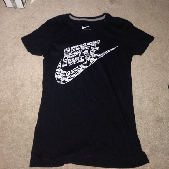 Nike athletic women's  shirt - Picture 1 of 1