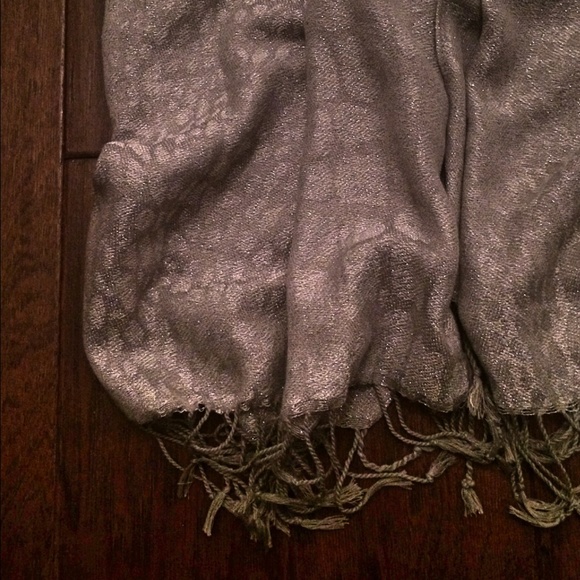 METALLIC SILVER SCARF - Picture 3 of 3