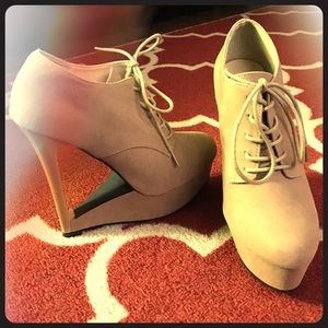 Menswear Tan Lace Booties 💜💜