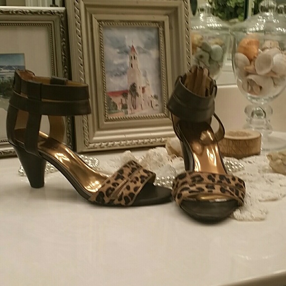 Nine West leopard print sandals